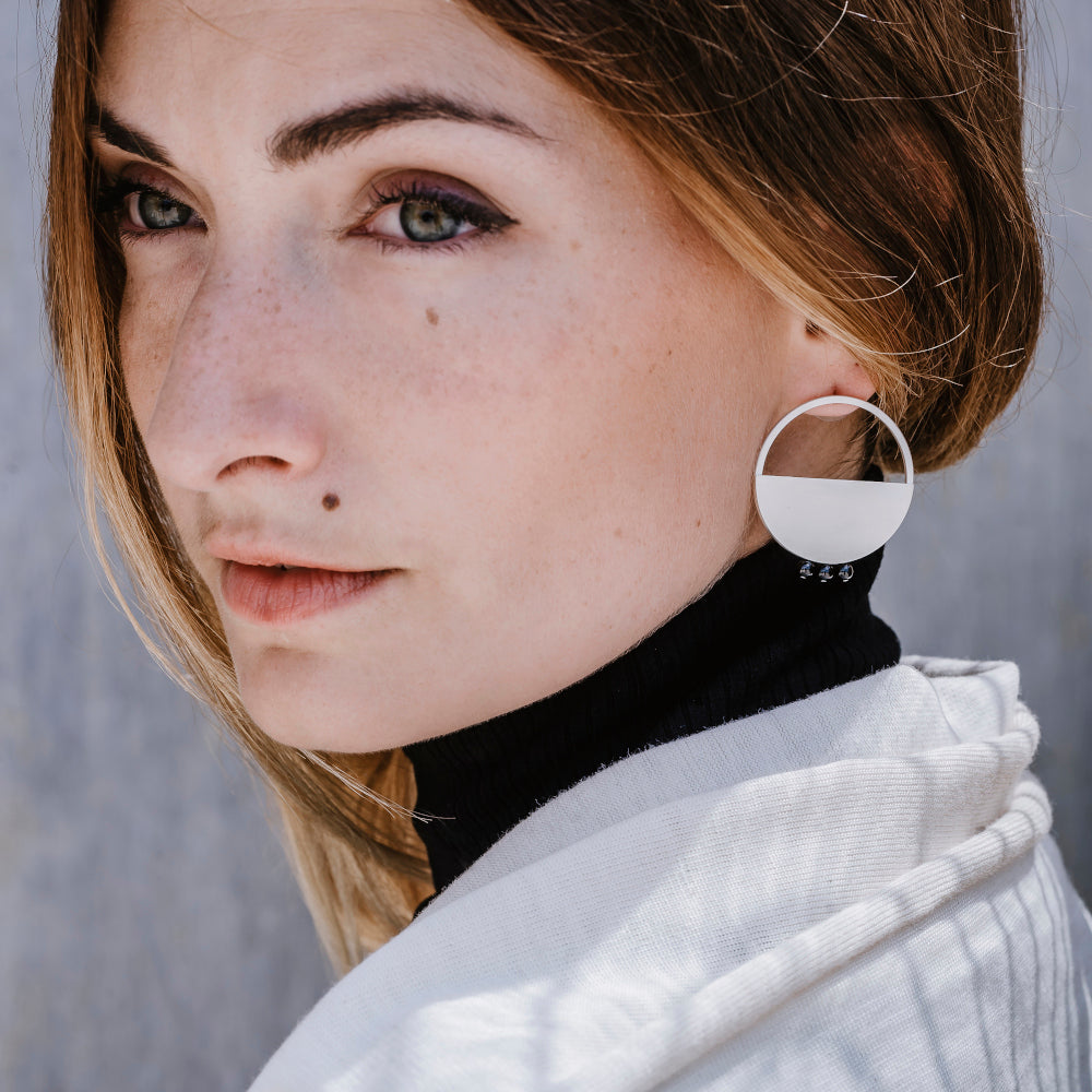 emmanuelle-hamet-eclipse-boucles-d-oreilles-argent-onyx-33-mm image 2