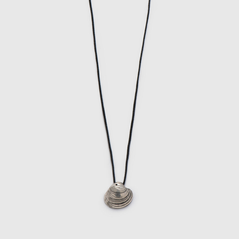 agapi-seastories-master-clam-collier-cordon-argent-925-oxydation-noire image 3