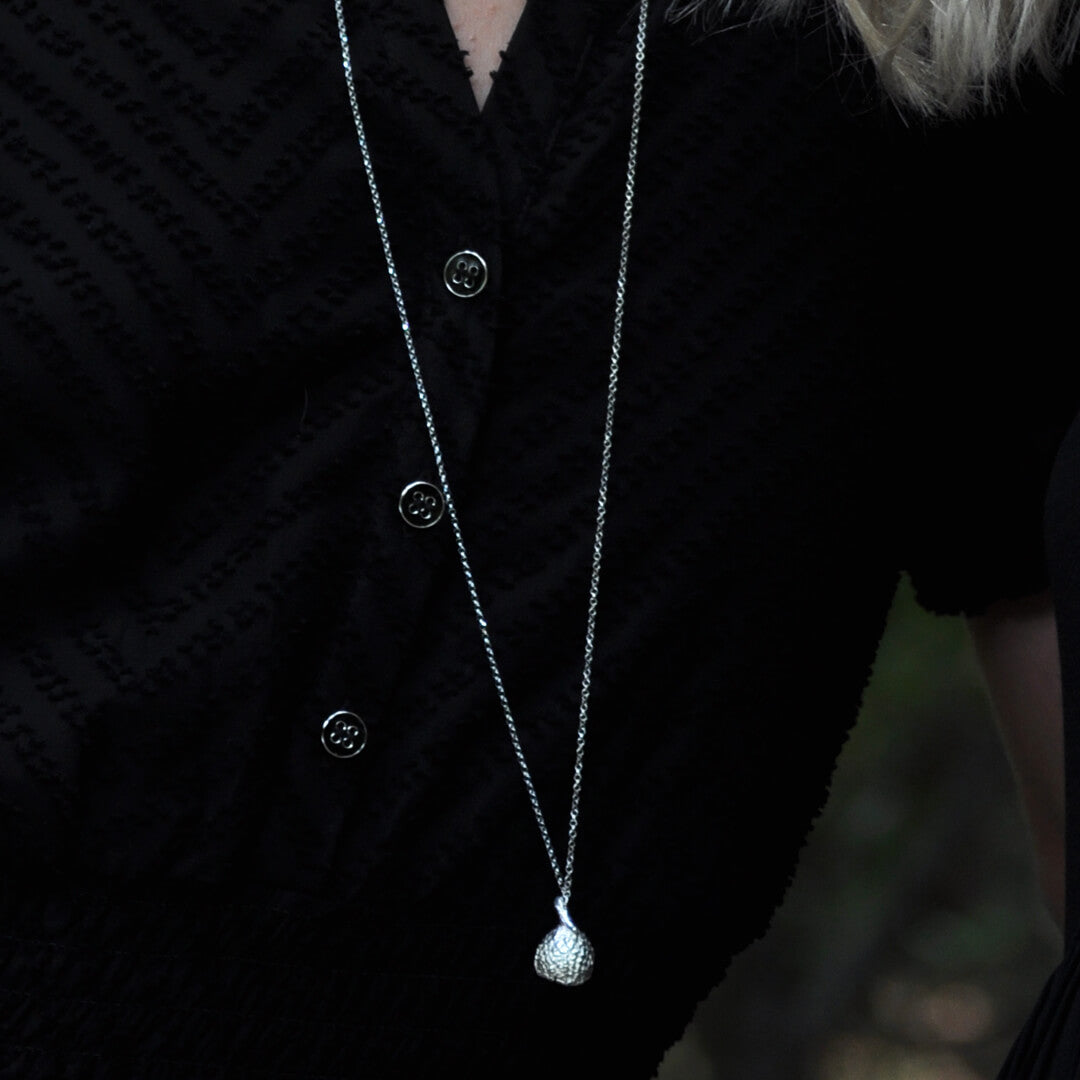 agapi-forestland-classic-acorn-collier-gland-rhodium-noir image 2