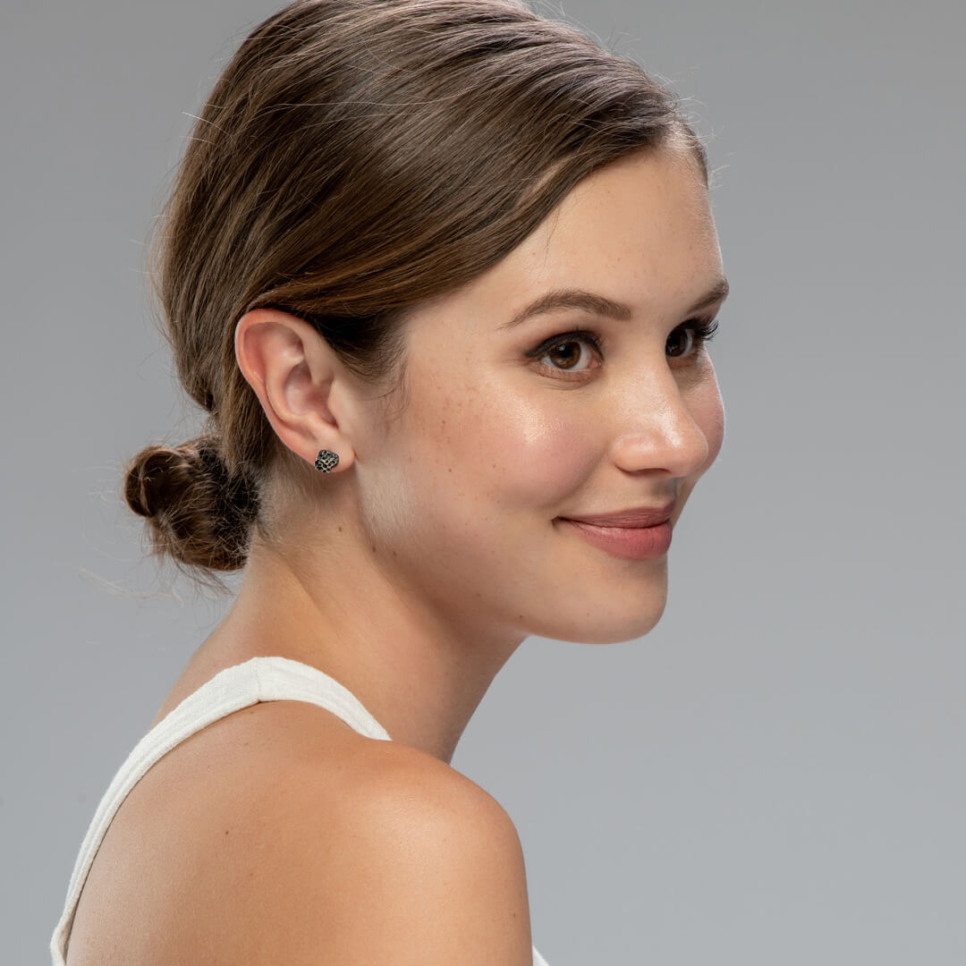 agapi-seastories-boucles-d-oreilles-corail-noir-oxyd-argent image 2