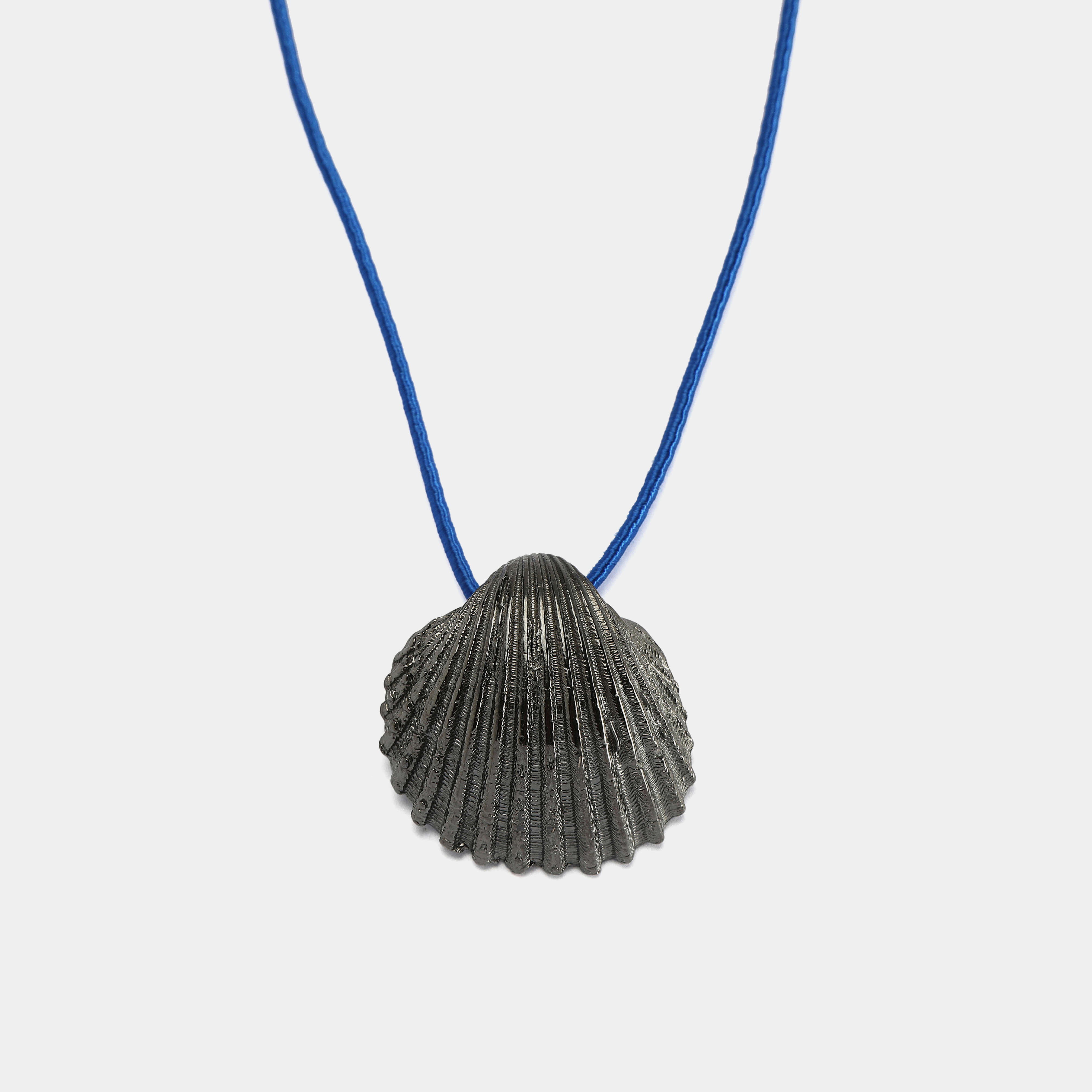 agapi-king-oyster-collier-cordon-soie-huitre-rhodium-noir image 1