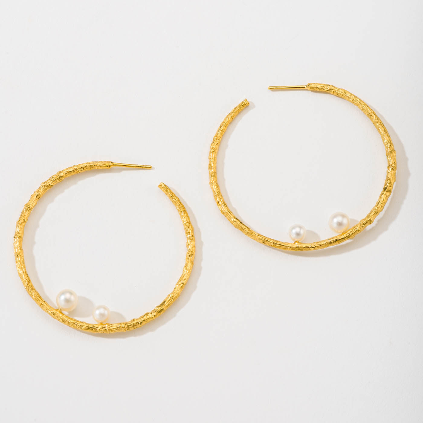 agapi-seastories-medium-hoops-cr-oles-perles-plaqu-or image 1