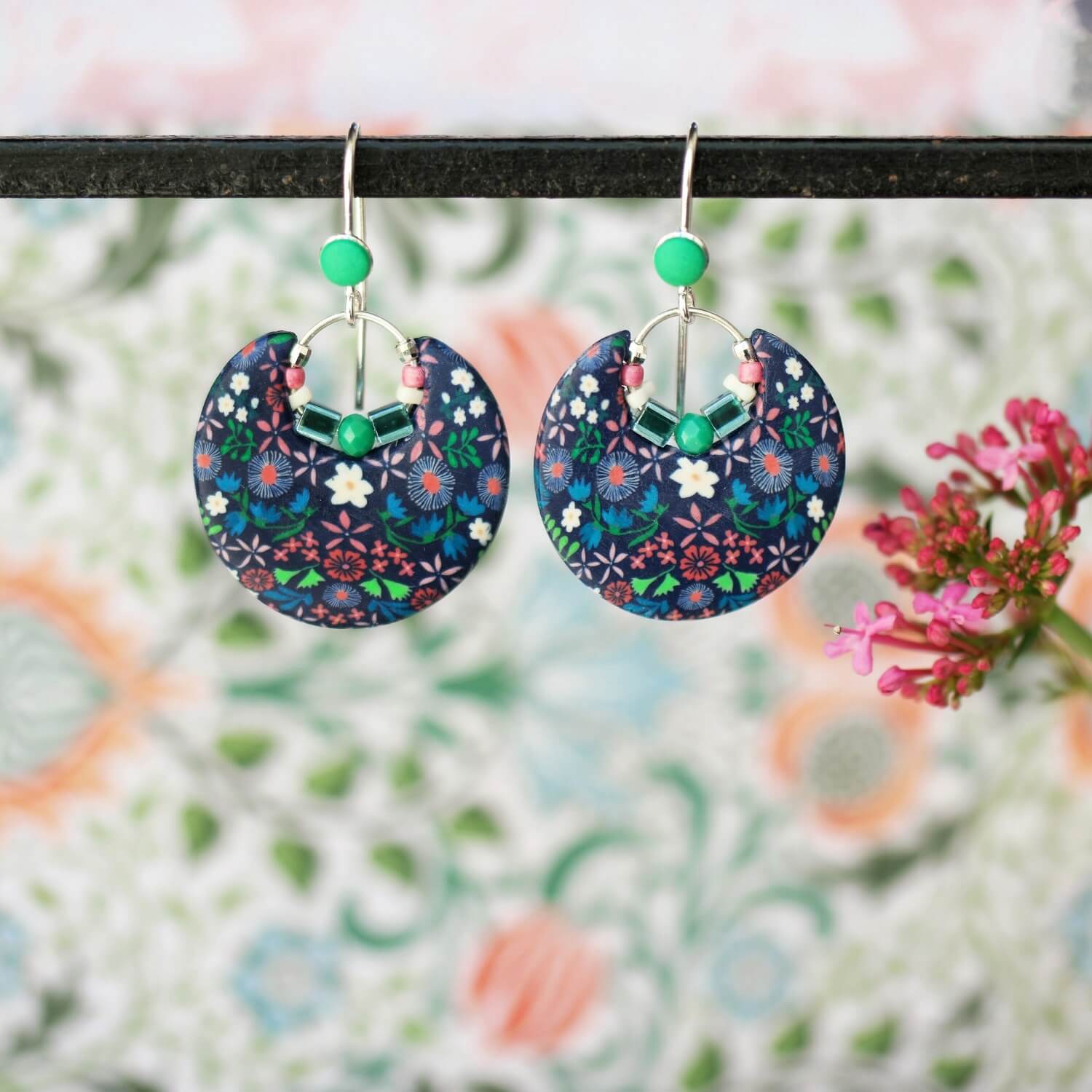 11prunes-nolana-boucles-d-oreilles-rondes-floral-rose-bleu image 3