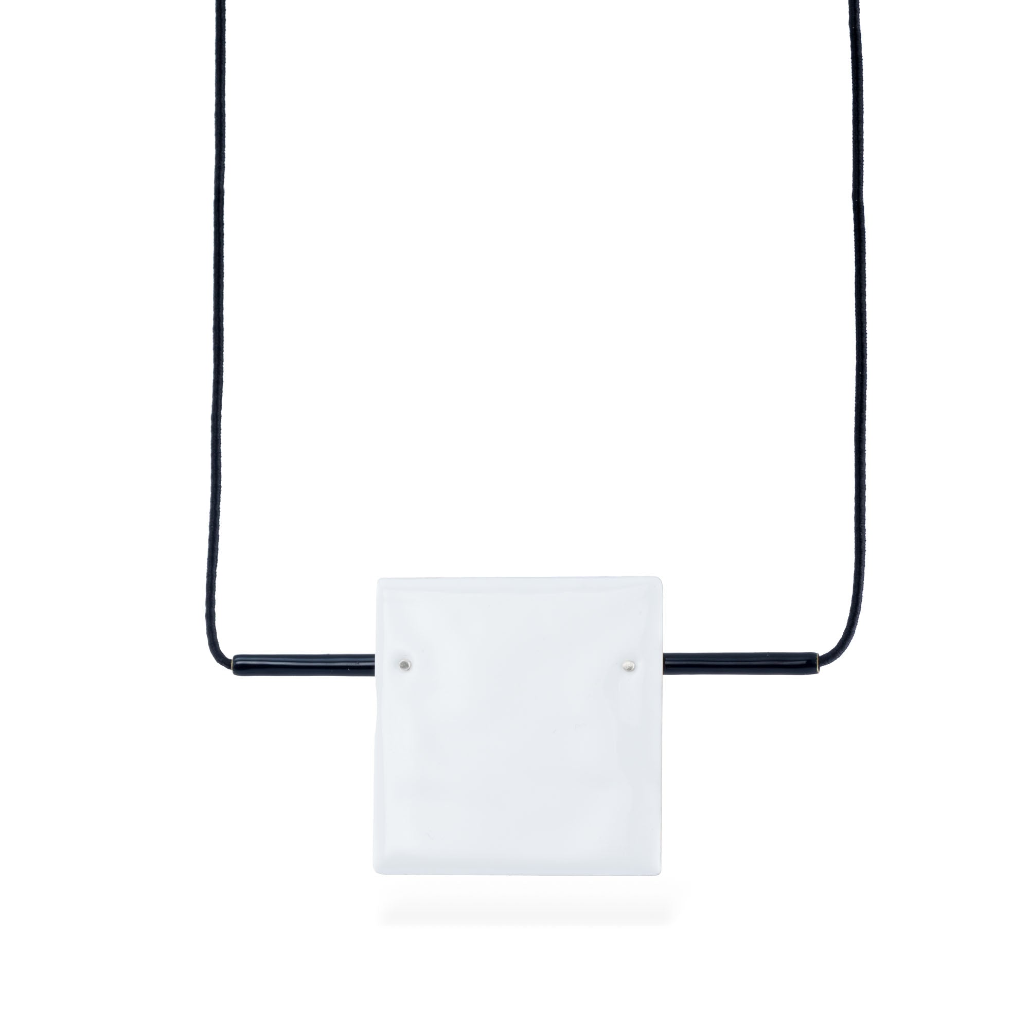 agapi-bau-square-collier-cordon-carr-blanc-mail-45-cm image 1