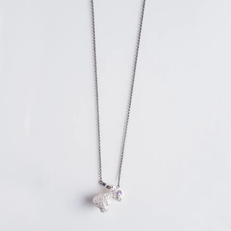 agapi-forestland-two-acorns-collier-gland-argent image 1