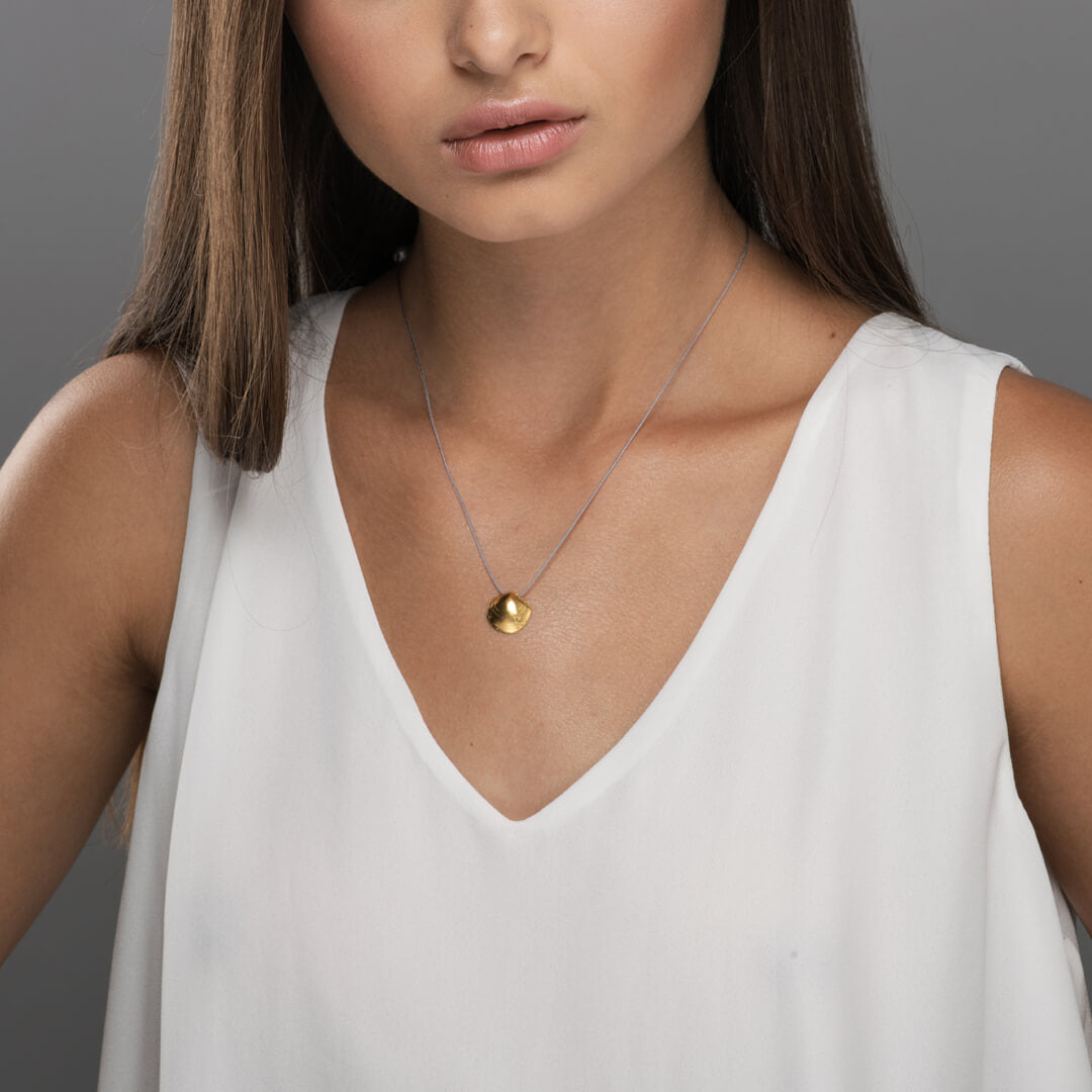 agapi-seastories-romantic-clam-collier-cordon-dor-coquillage image 4