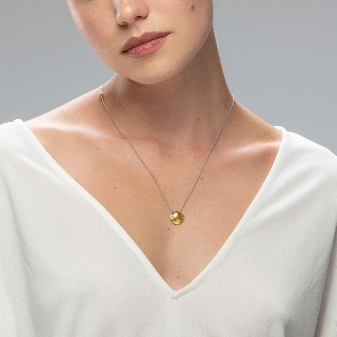 agapi-seastories-romantic-clam-collier-cordon-dor-coquillage image 2