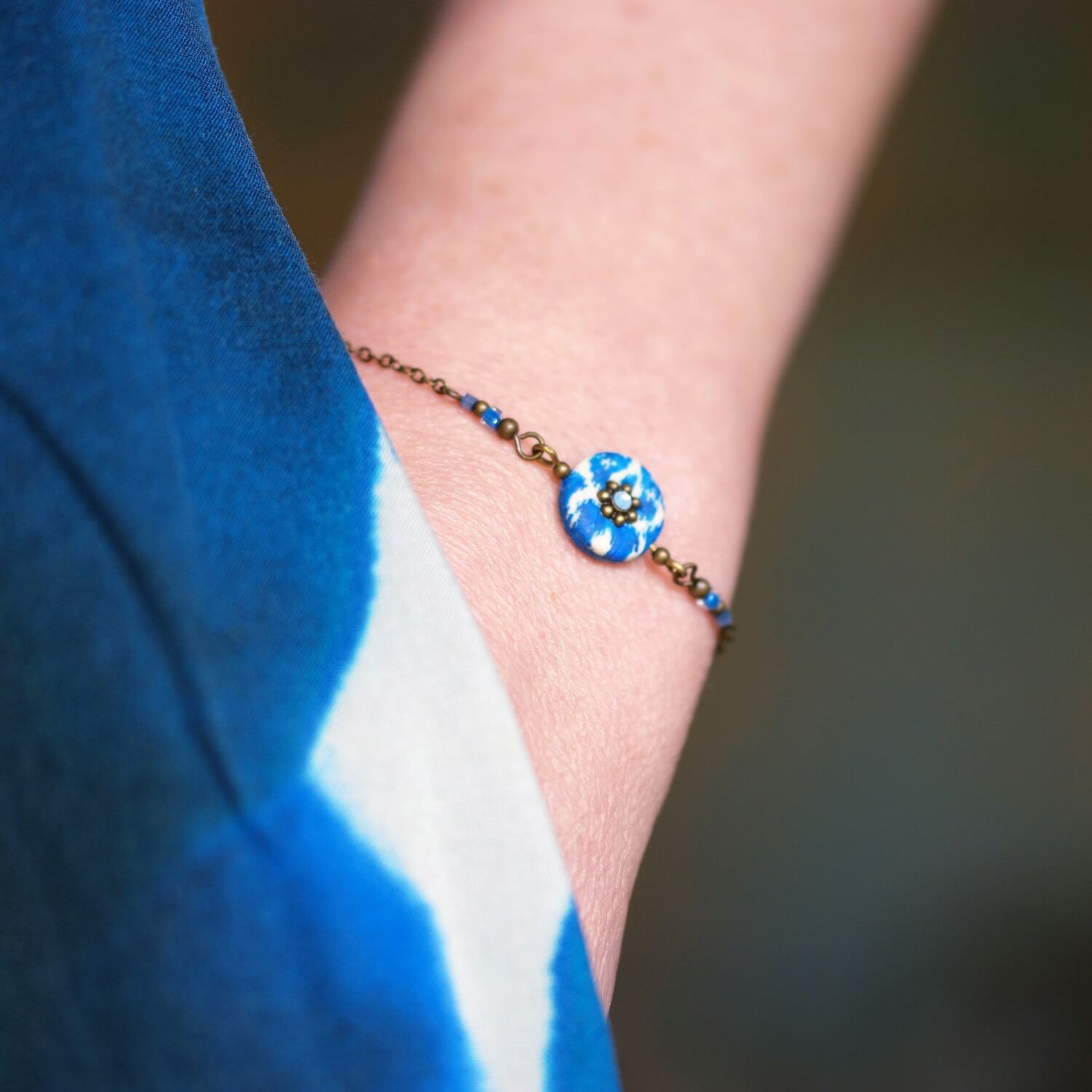 11prunes-nilufar-bracelet-laiton-ikat-bleu-swarovski image 2