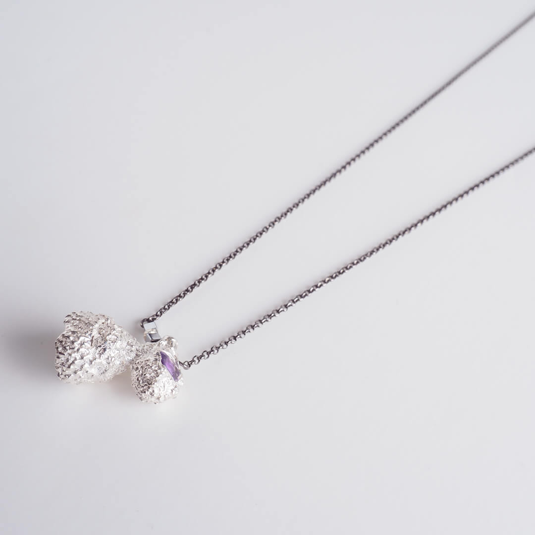 agapi-forestland-two-acorns-collier-gland-argent image 4