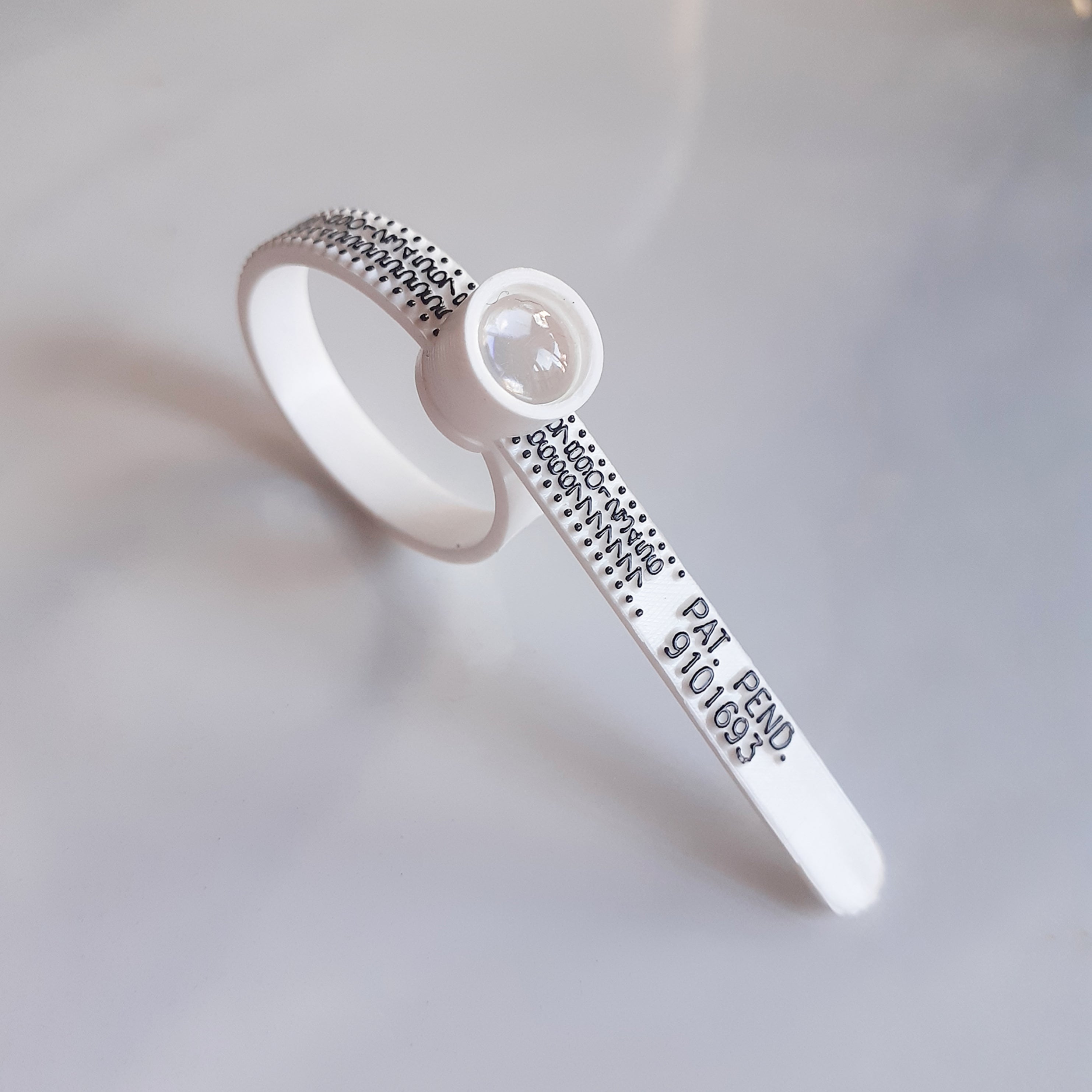 atelier-claire-marie-steinmetz-baguier-mesure-taille-bague-plastique image 1