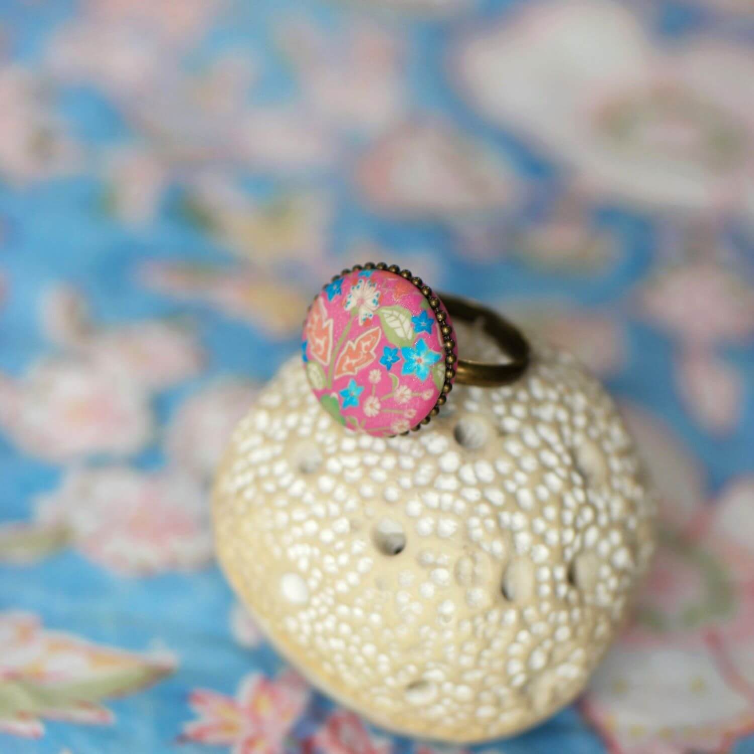 11prunes-mirabilis-bague-fantaisie-ronde-rose-et-bleu-floral image 3