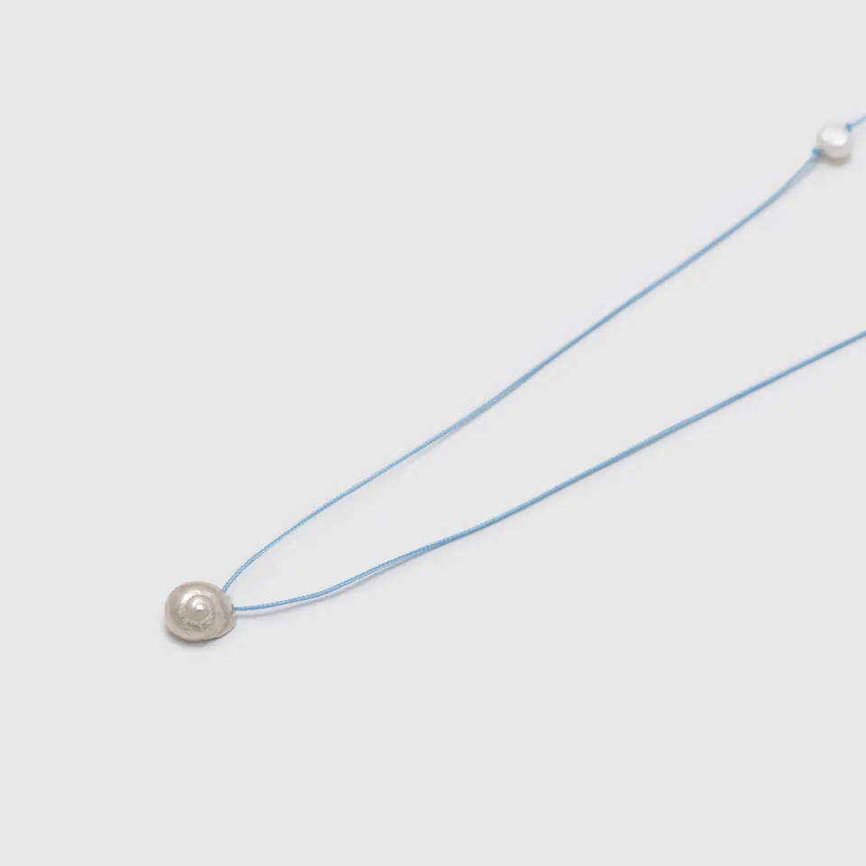 agapi-seastories-escargot-de-mer-collier-cordon-argent image 1