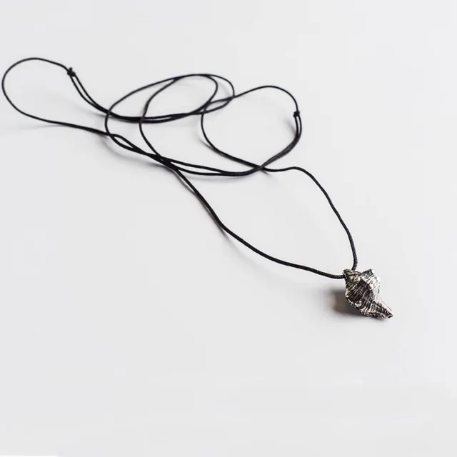 agapi-seastories-extravaganza-collier-coquillage-cordon-noir image 1
