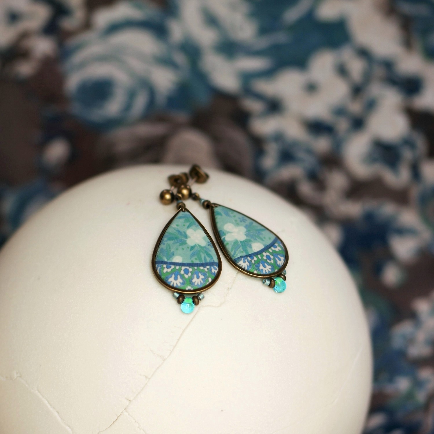 11prunes-kalimeris-boucles-d-oreilles-gouttes-floral-c-ladon image 5