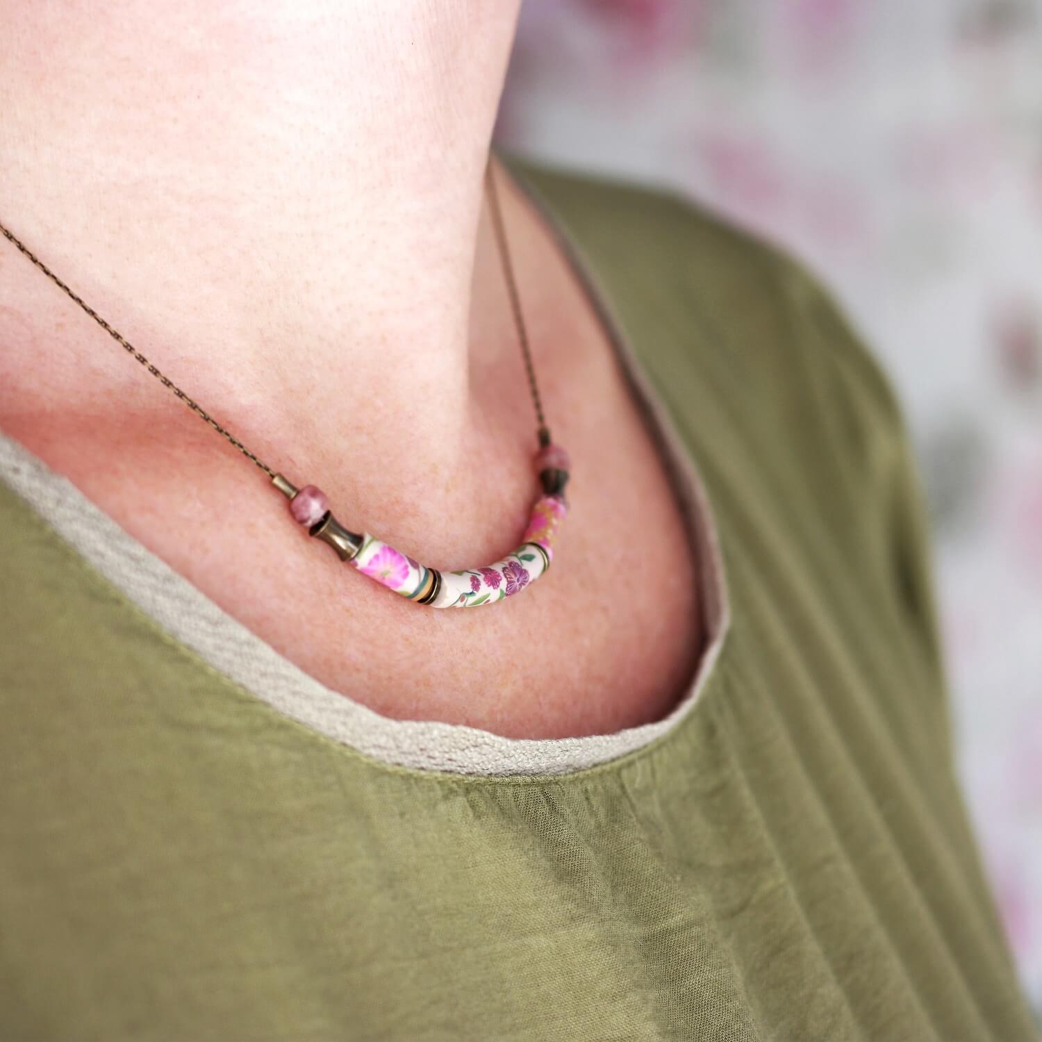 11prunes-solandra-collier-court-floral-tourmaline-laiton-bronze image 2