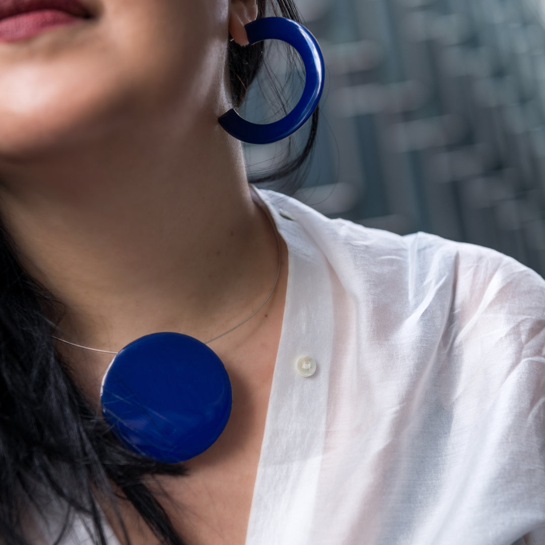 agapi-bau-jewels-picasso-boucles-d-oreilles-bleu-noir image 3