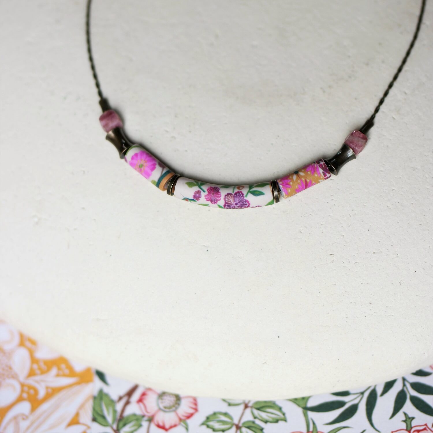 11prunes-solandra-collier-court-floral-tourmaline-laiton-bronze image 3