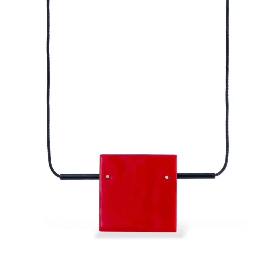 agapi-bau-jewels-bau-square-collier-carr-rouge image 1