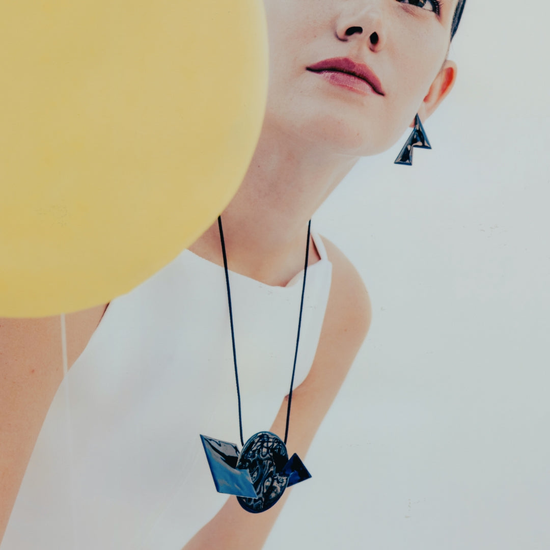 agapi-bau-jewels-spectrum-collier-cordon-noir-mail image 2