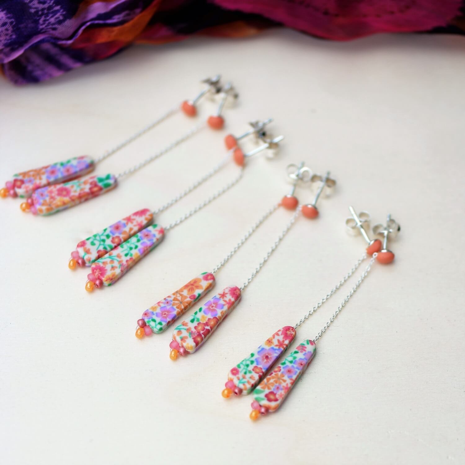11prunes-lob-lie-boucles-d-oreilles-fines-floral-orange-mauve image 5