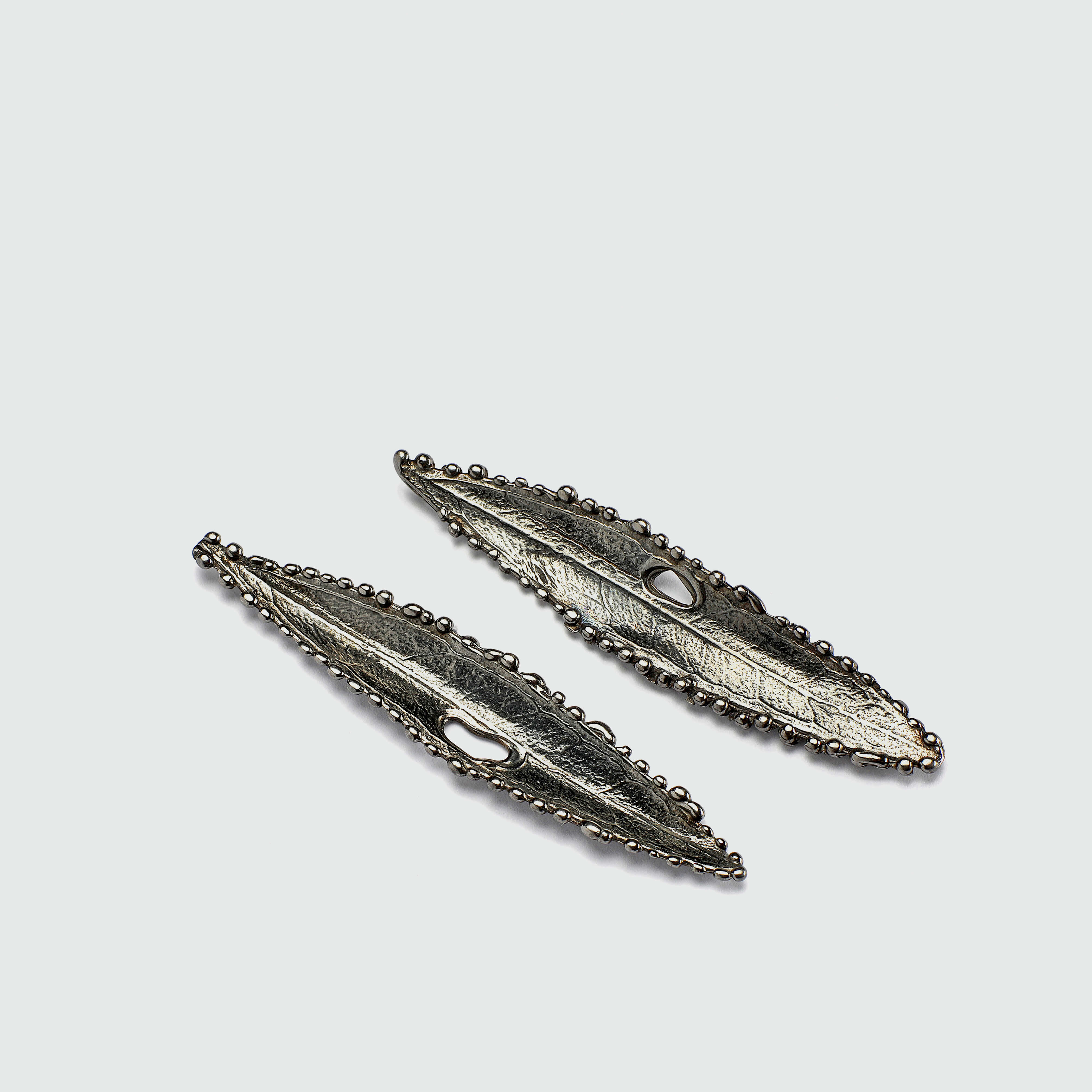 agapi-mediterranean-gold-feuilles-olivier-boucles-d-oreilles-argent-rhodium-noir image 1
