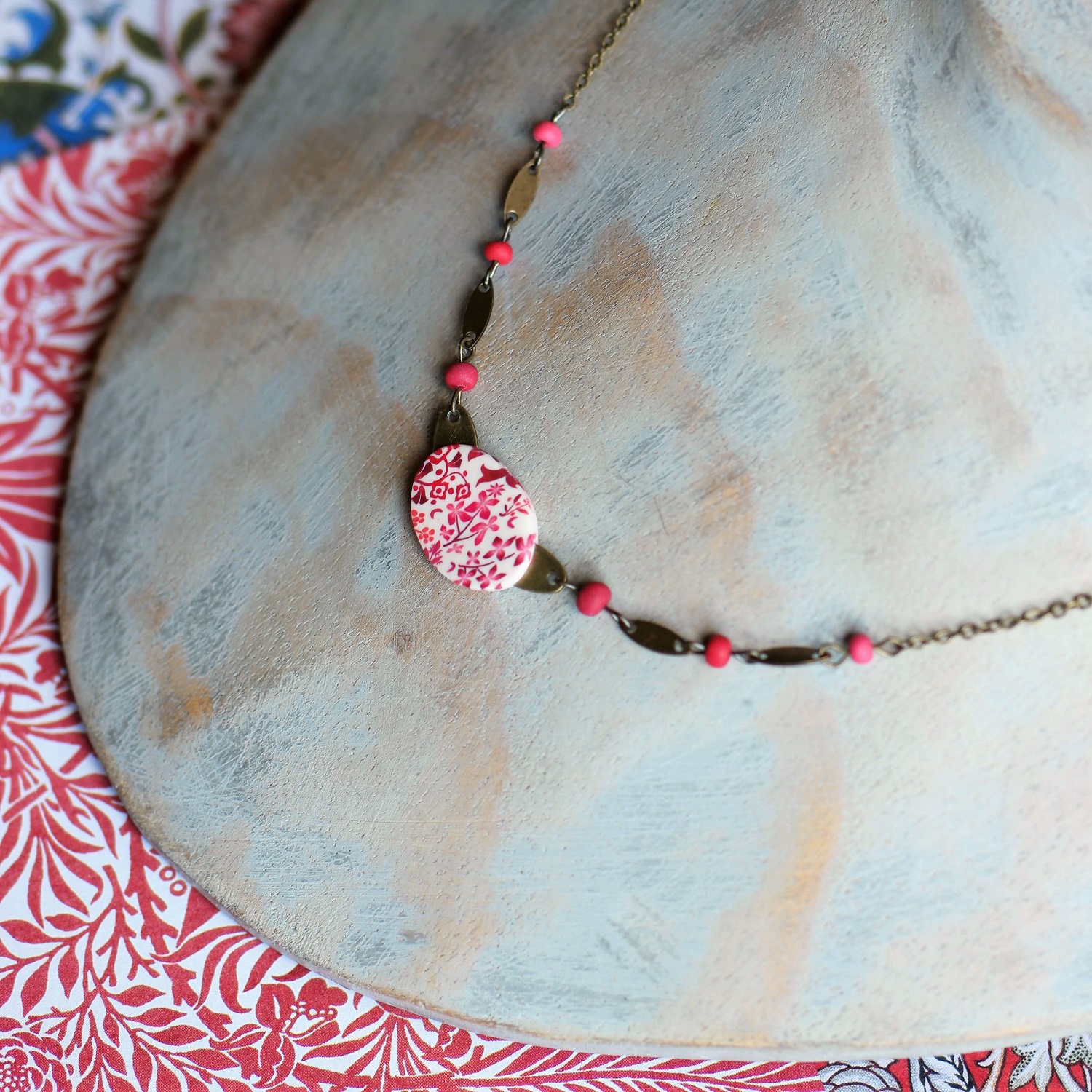 11prunes-astrance-collier-court-floral-rouge-laiton-41-cm image 1