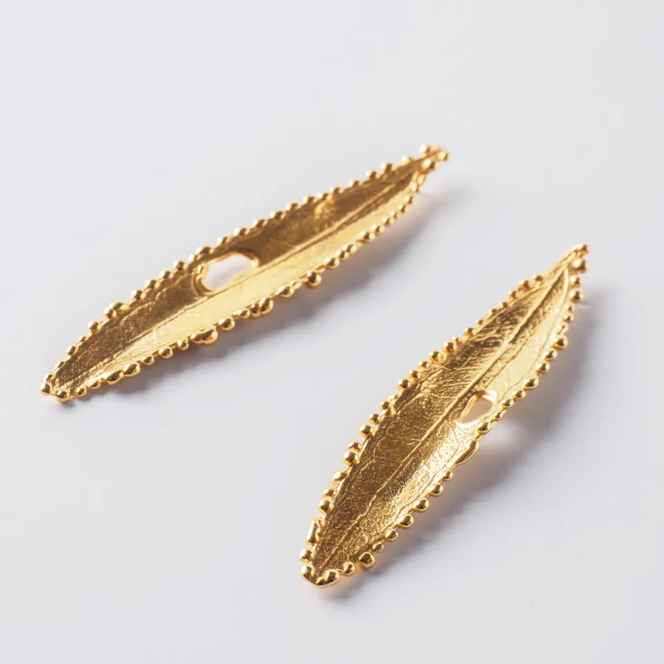 agapi-mediterranean-gold-wild-olive-boucles-oreilles-dor-es-feuille image 1