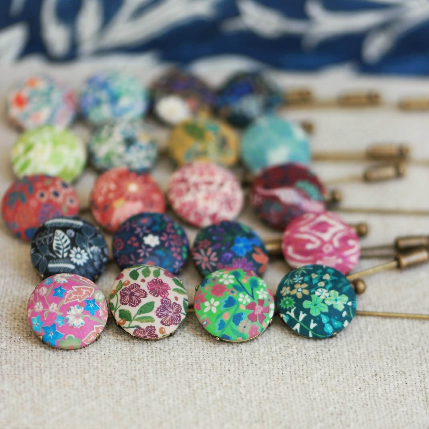11prunes-fibule-broche-laiton-motif-floral-rond-5-cm image 3