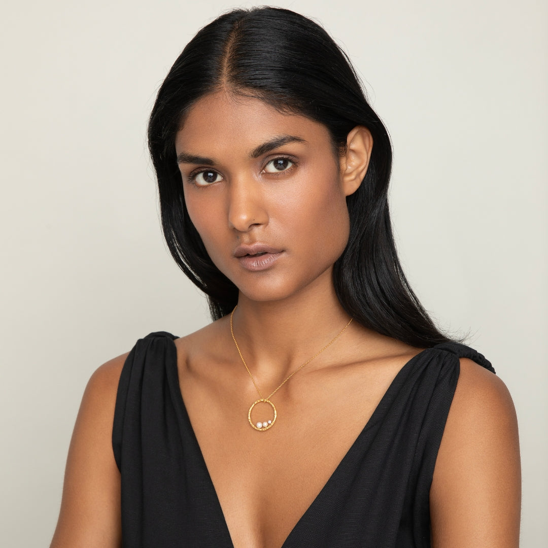 agapi-forestland-collier-branch-hoop-perles-dor image 2