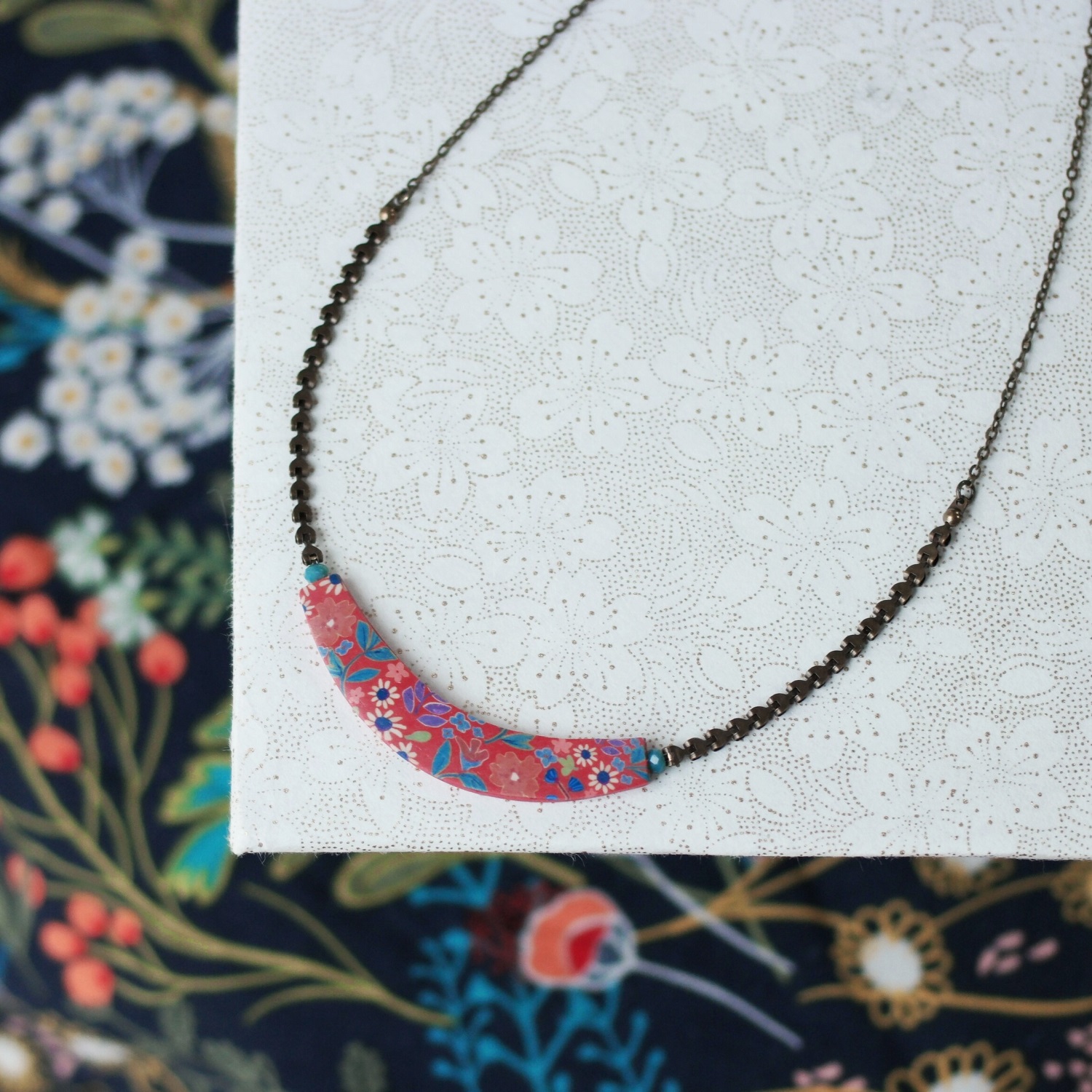 11prunes-hanami-collier-court-floral-rouge-laiton-39-5-cm image 5