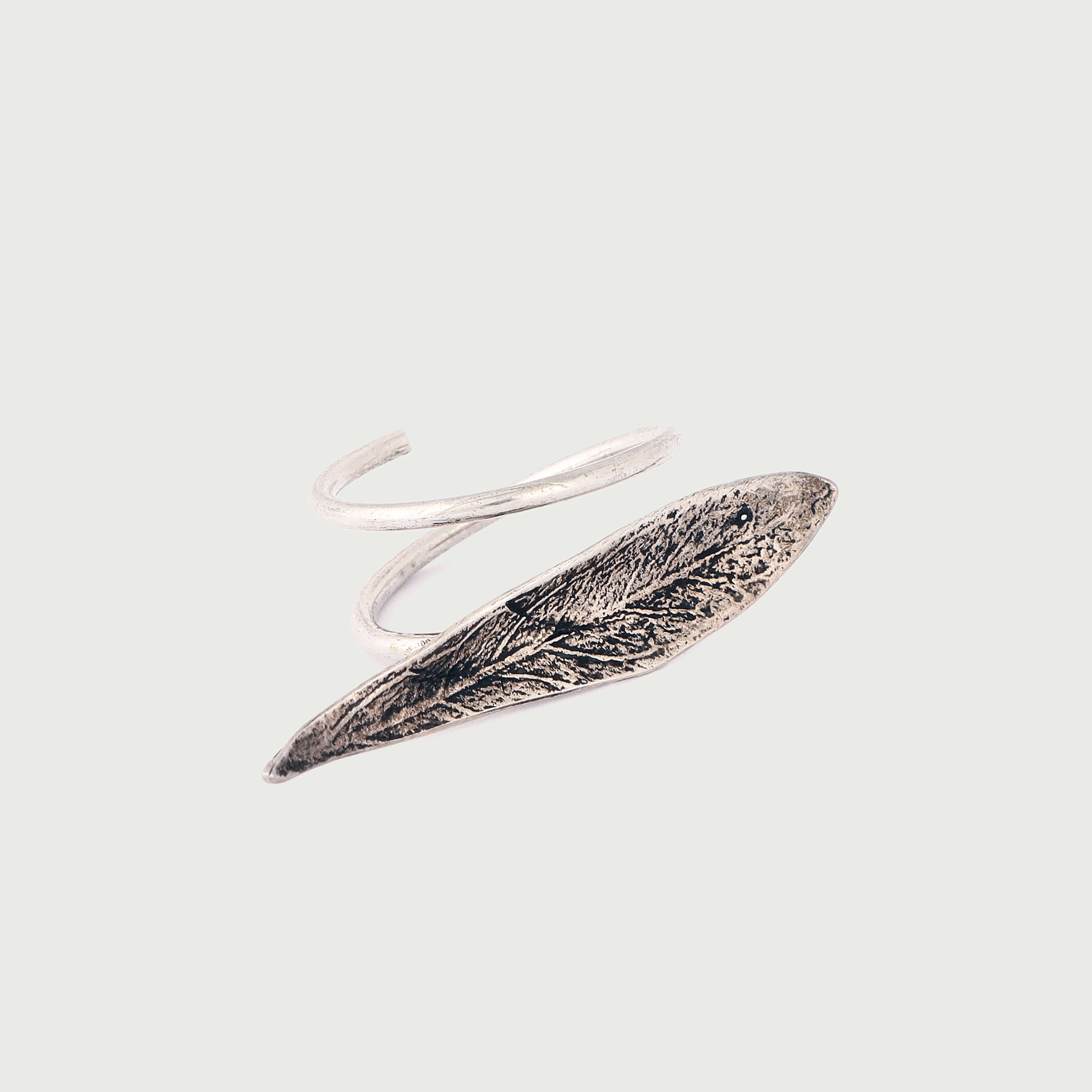 agapi-mediterranean-bague-feuille-olivier-argent-oxyd-ajustable image 1