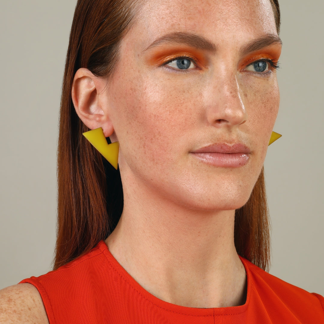 agapi-bau-jewels-itten-boucles-d-oreilles-mail-jaune-noir image 3