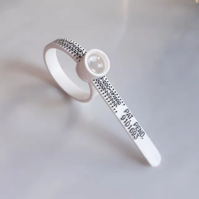 atelier-claire-marie-steinmetz-baguier-mesure-taille-bague-plastique image 1