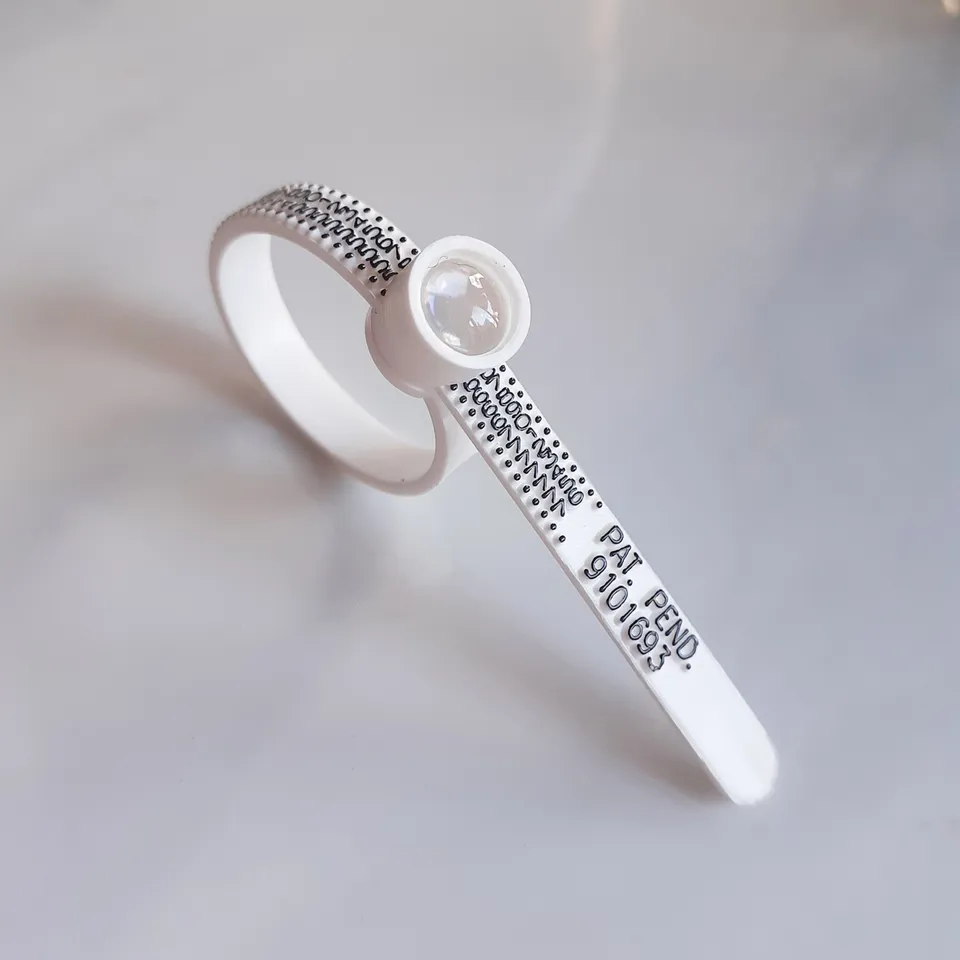 atelier-claire-marie-steinmetz-baguier-mesure-taille-bague-plastique image 1