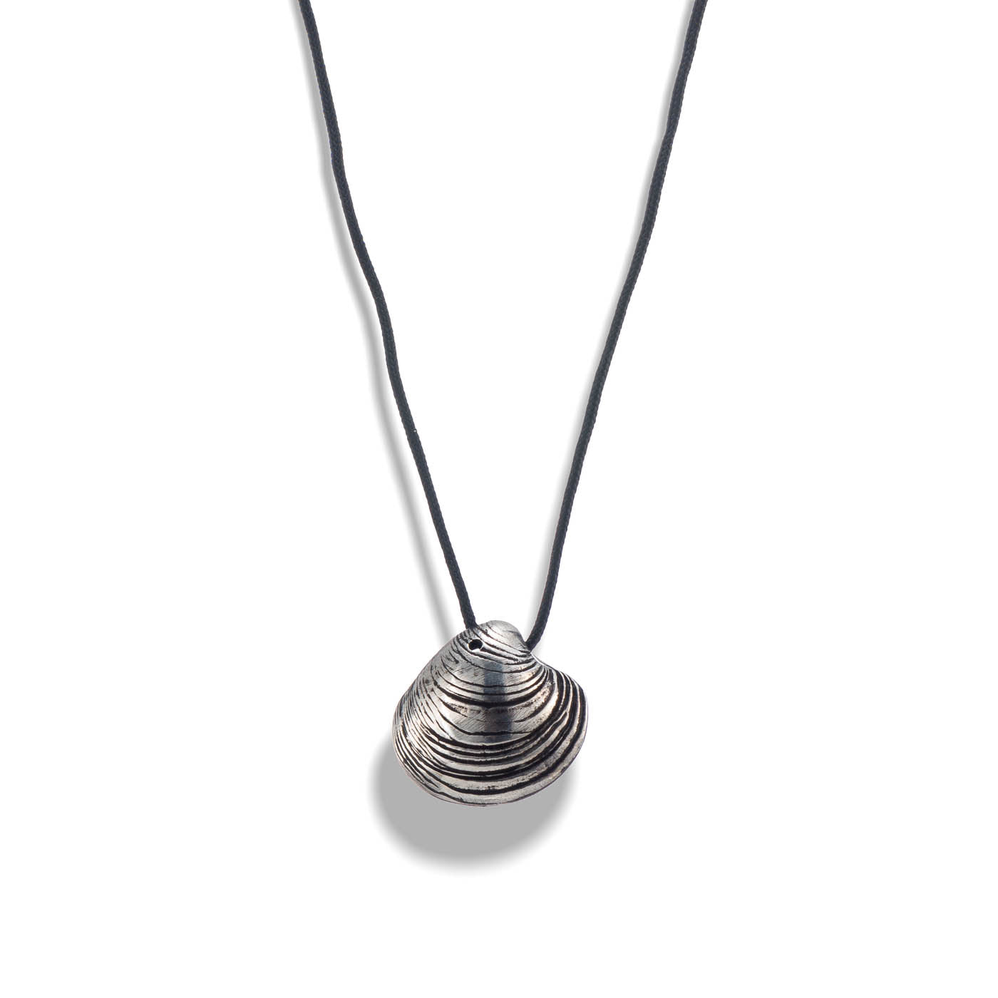 agapi-seastories-master-clam-collier-cordon-argent-noir image 1