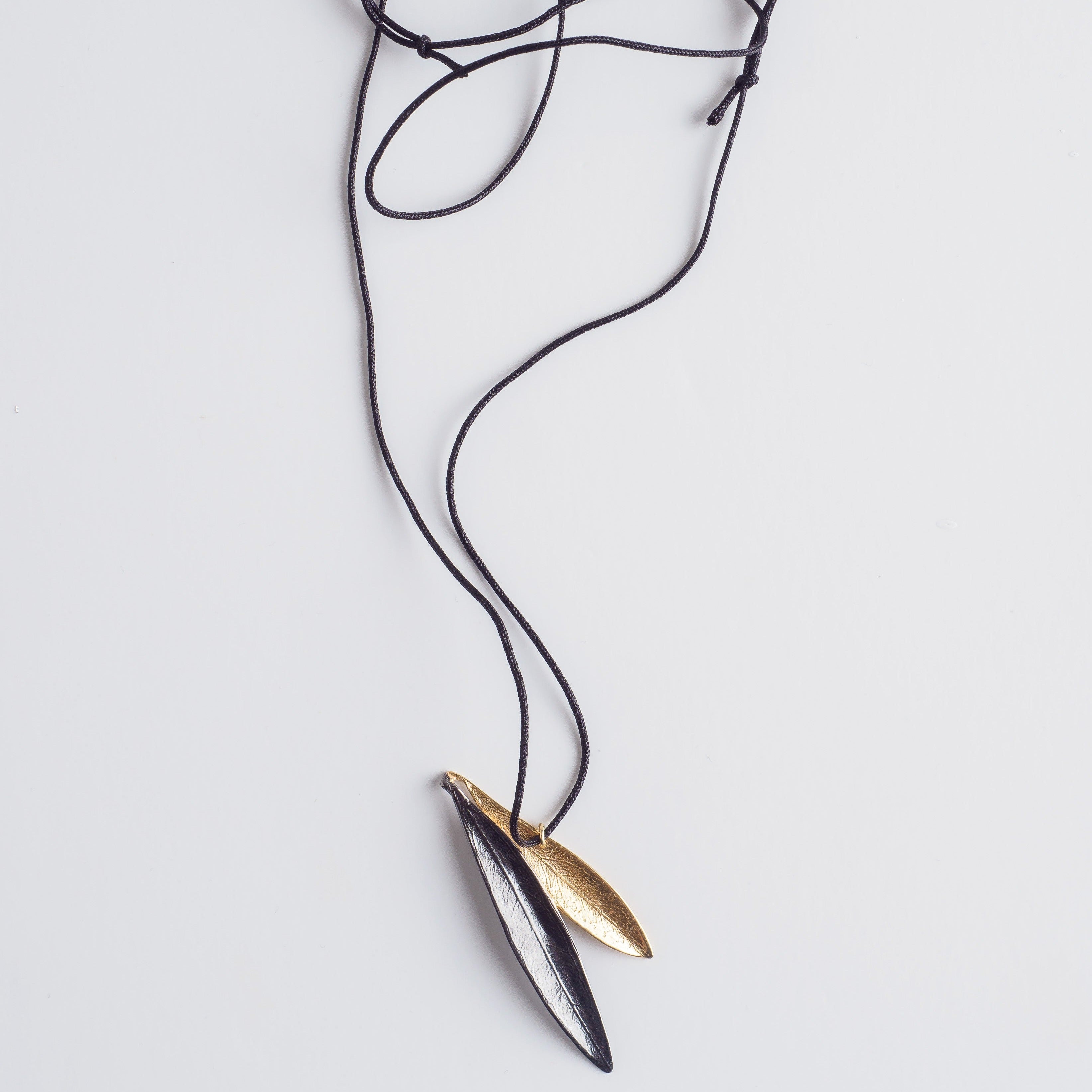 agapi-eirini-collier-olive-plaqu-or-cordon-noir image 3