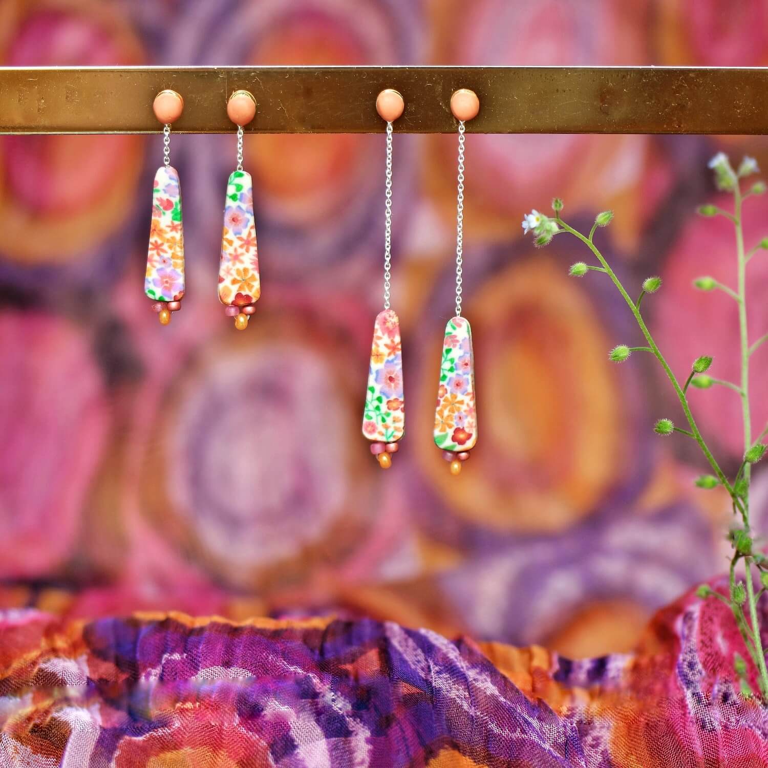 11prunes-lob-lie-boucles-d-oreilles-fines-floral-orange-mauve image 4