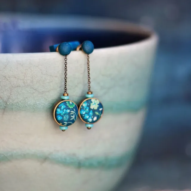 11prunes-amicie-boucles-pendantes-rondes-laiton-floral-vert image 1