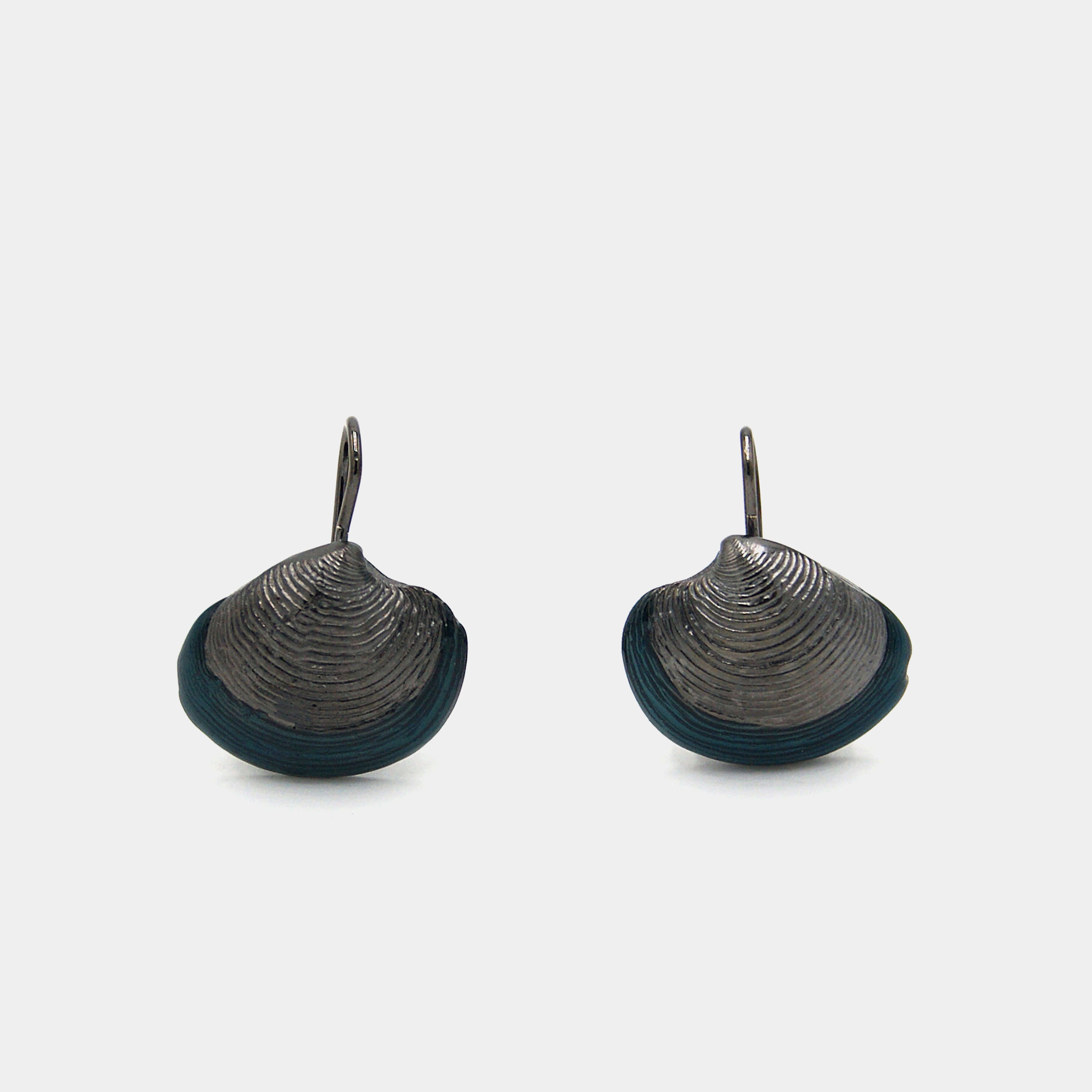 agapi-seastories-master-clam-boucles-pendantes-mail-rhodium-noir image 3