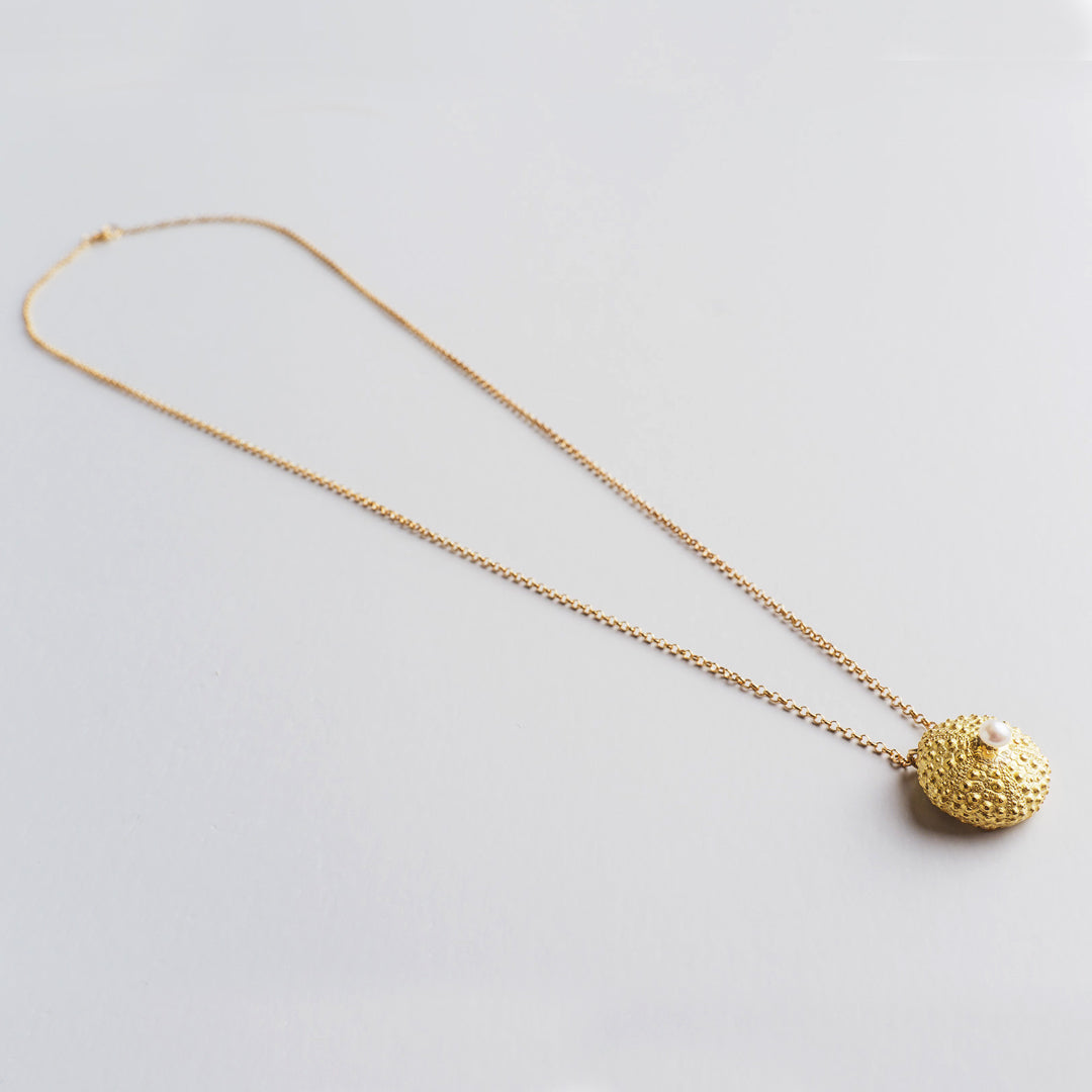 agapi-seastories-oursin-collier-perle-dor-41-cm image 4