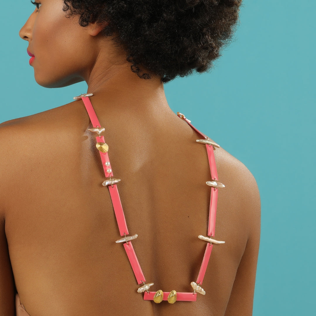 agapi-summer-in-the-city-cityscape-collier-corail-perles-dor image 3