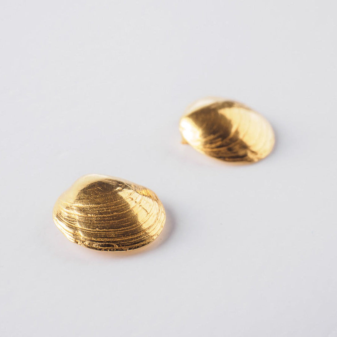 agapi-seastories-romantic-clams-clous-argent-dor-1-cm image 1