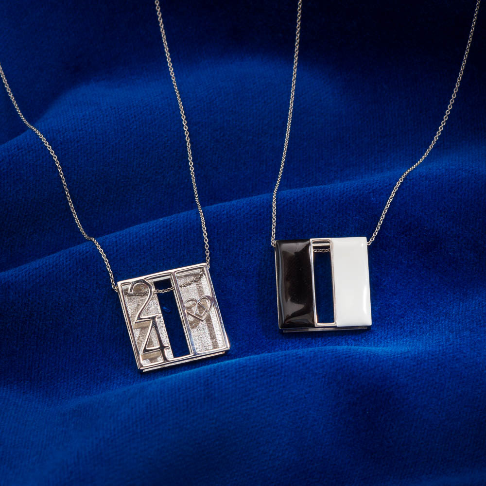 agapi-arcana-high-priestess-collier-noir-blanc-carr image 4