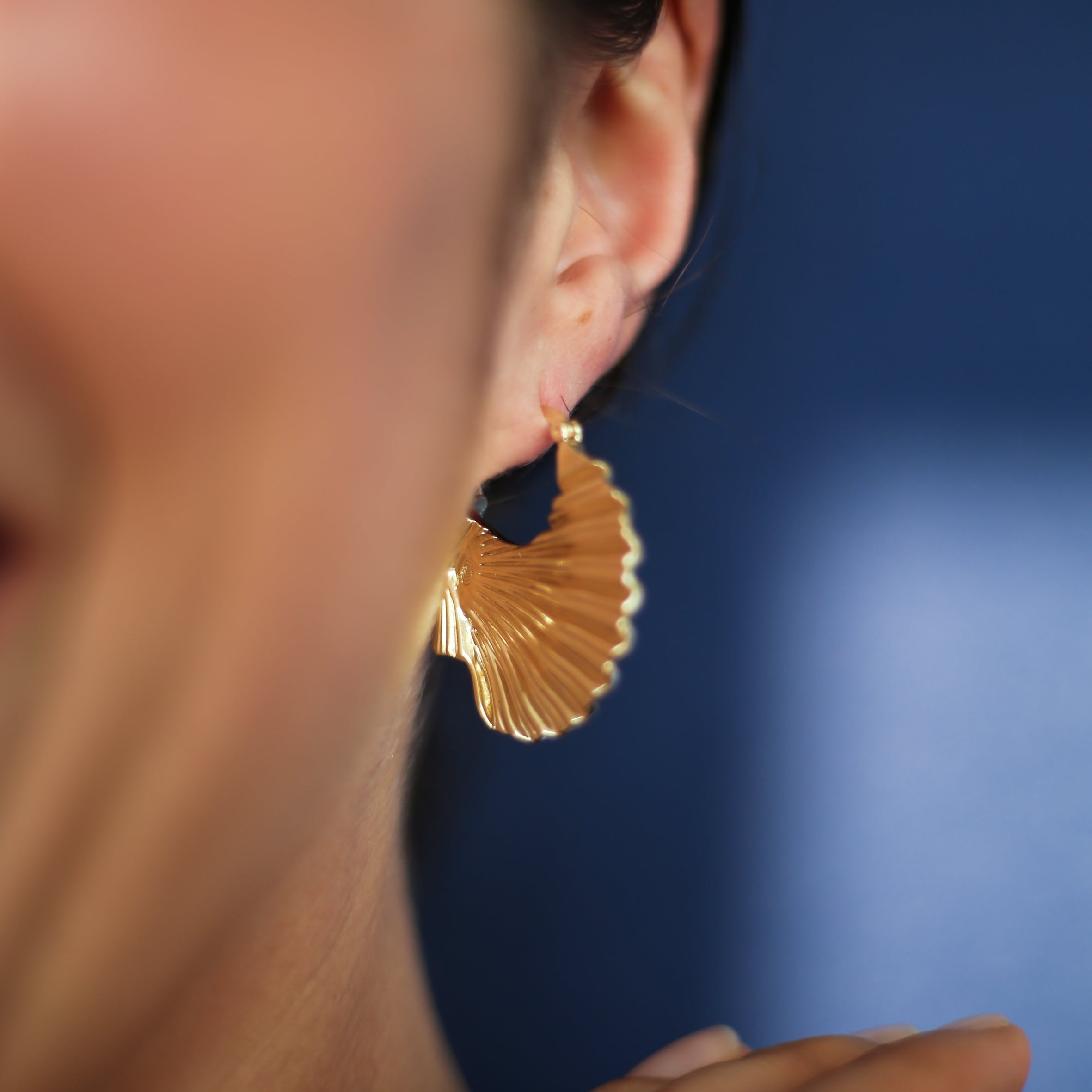 armeria-sainte-jakez-boucles-d-oreilles-coquille-or-fin-32mm image 1