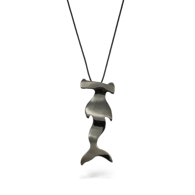 agapi-the-fish-hammered-shark-collier-cordon-rhodium-noir-requin image 1