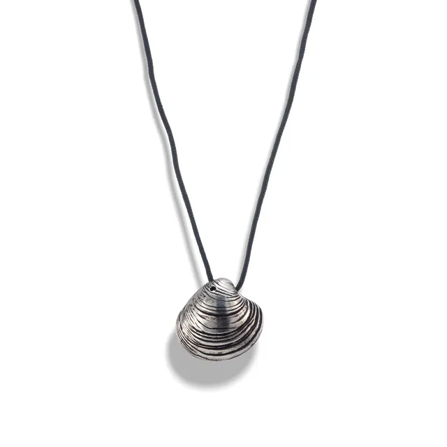 agapi-seastories-master-clam-collier-cordon-argent-noir image 1