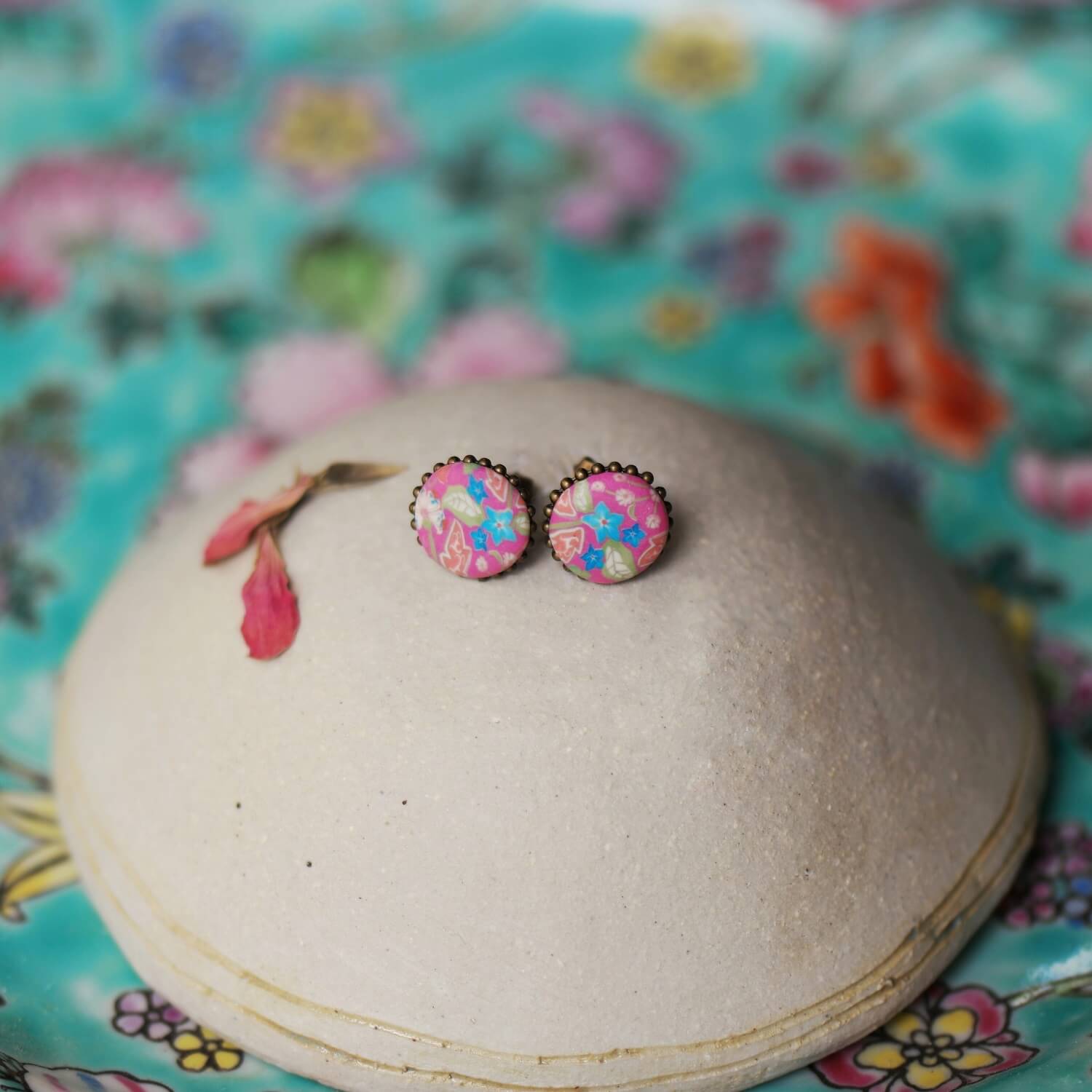 11prunes-mirabilis-puces-oreilles-florales-rose-bleu-laiton-12-mm image 2
