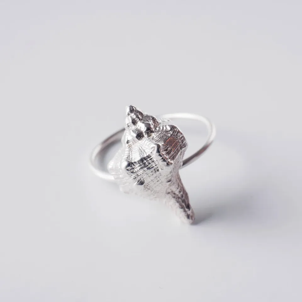 agapi-seastories-seashell-extravaganza-bague-argent-coquillage image 1