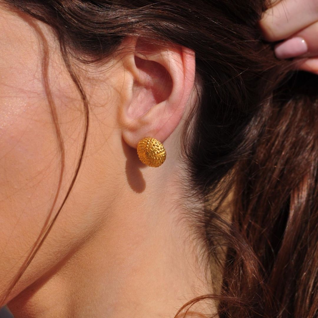 agapi-seastories-urchin-boucles-d-oreilles-oursin-dor image 2