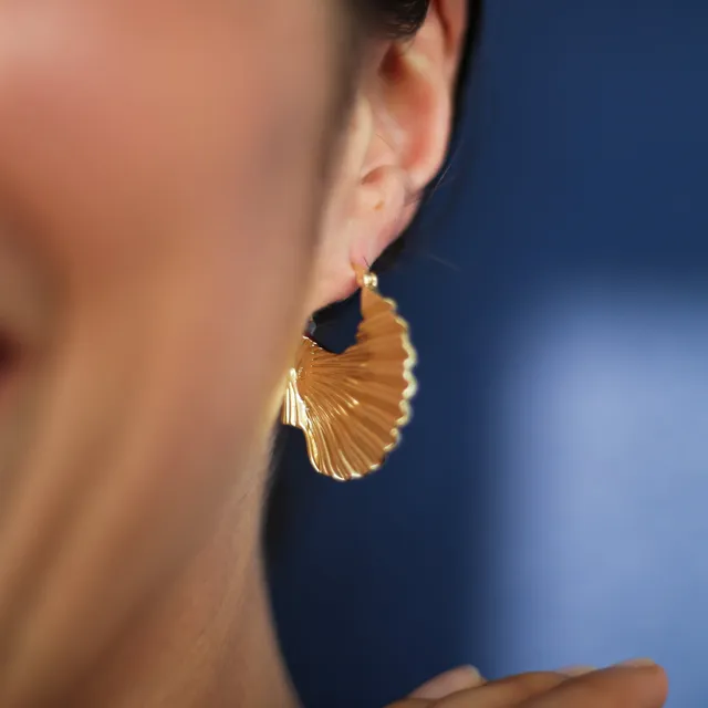 armeria-sainte-jakez-boucles-d-oreilles-coquille-or-fin-32mm image 1